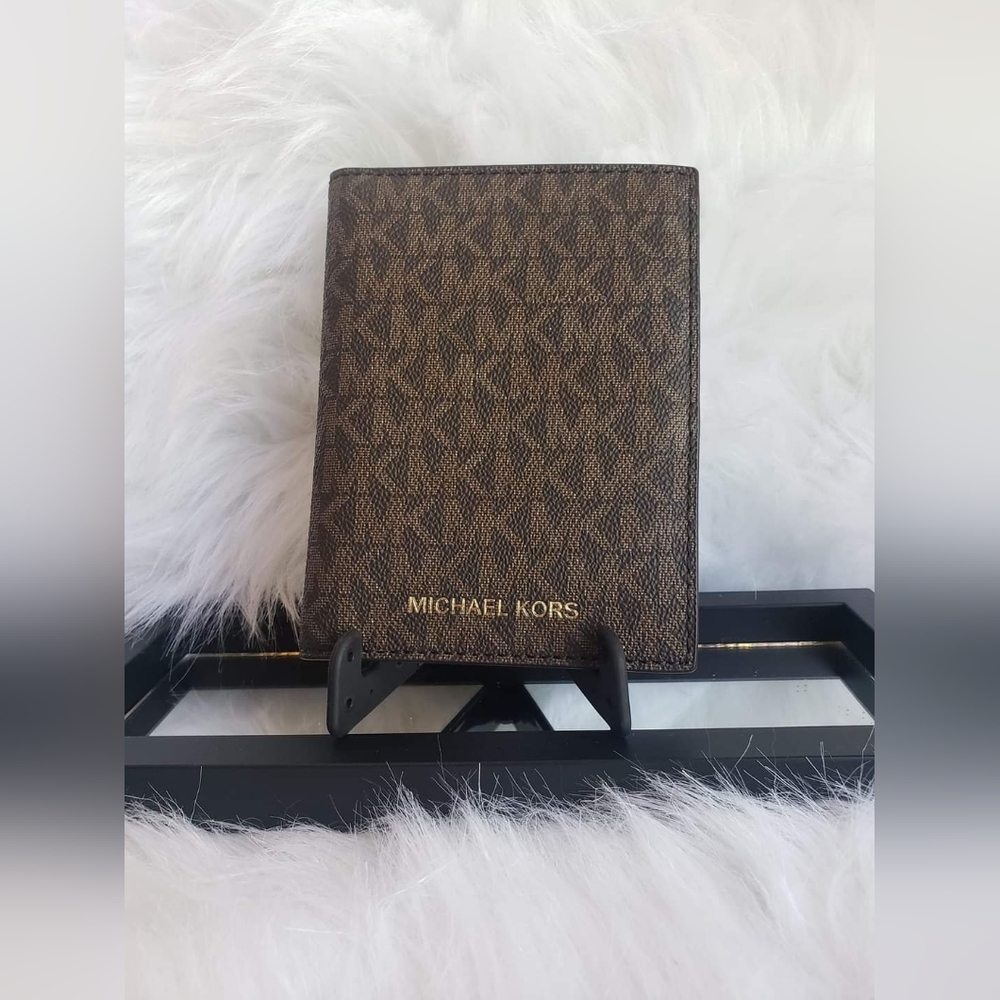 Michael kors pass port wallet